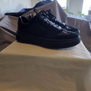 Sleek Black Sneakers Skechers